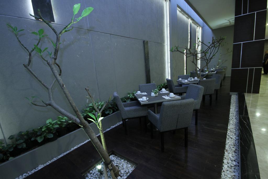 Atlantic City Hotel Bandung Buitenkant foto