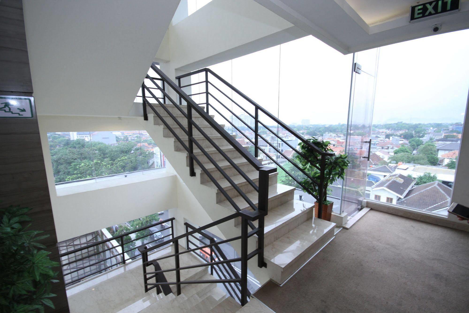 Atlantic City Hotel Bandung Buitenkant foto